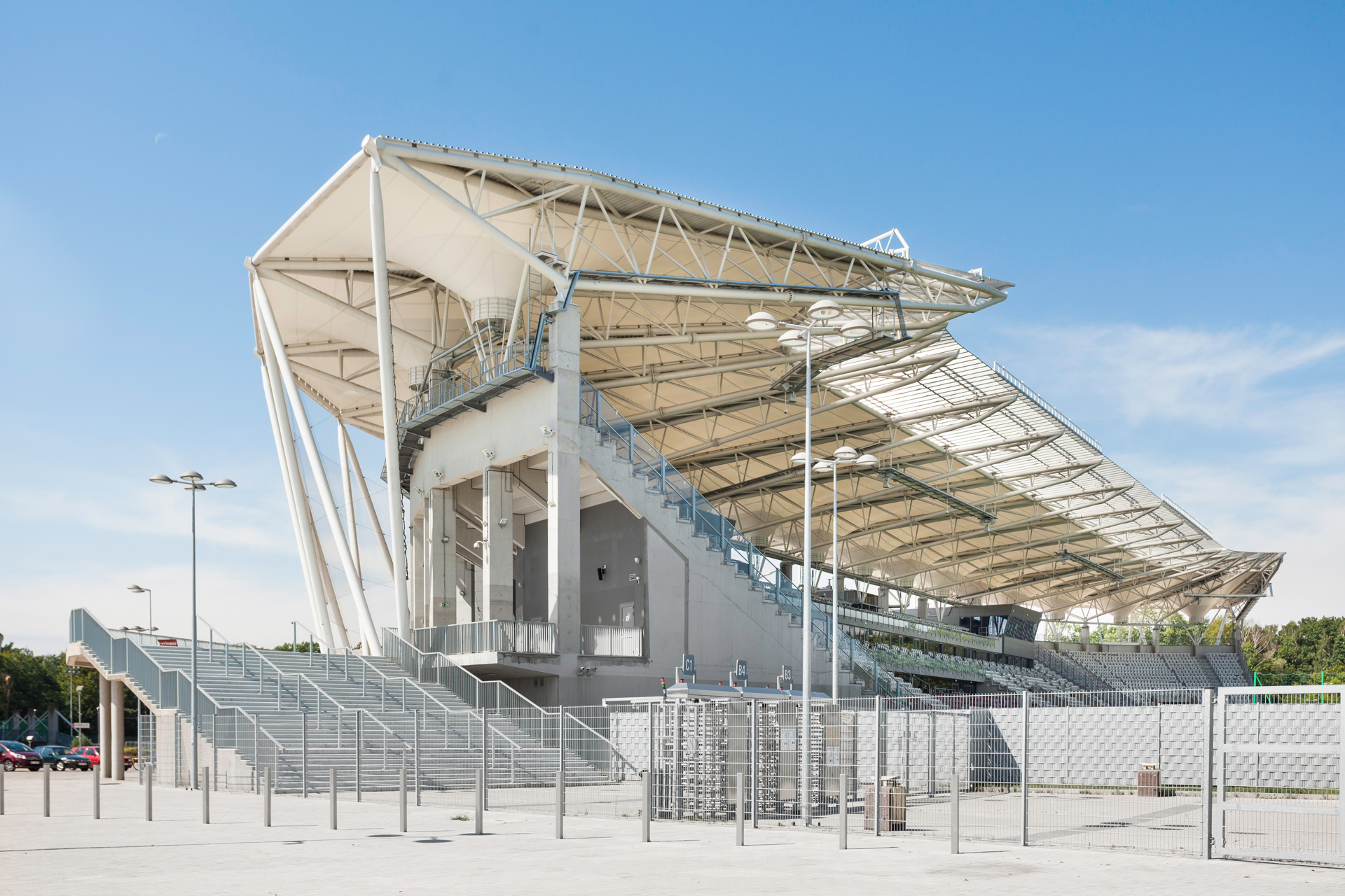 Stadion miejski w Łodzi trybuny